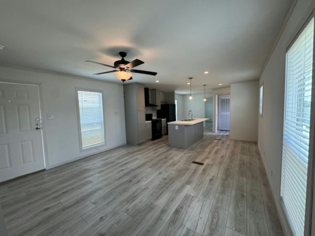 17 Bonnet Street Willis, TX 77318
