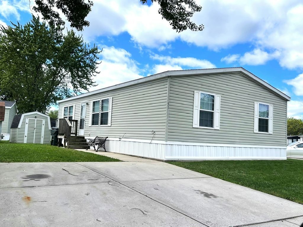 51 Glarus Lane Lynwood, IL 60411