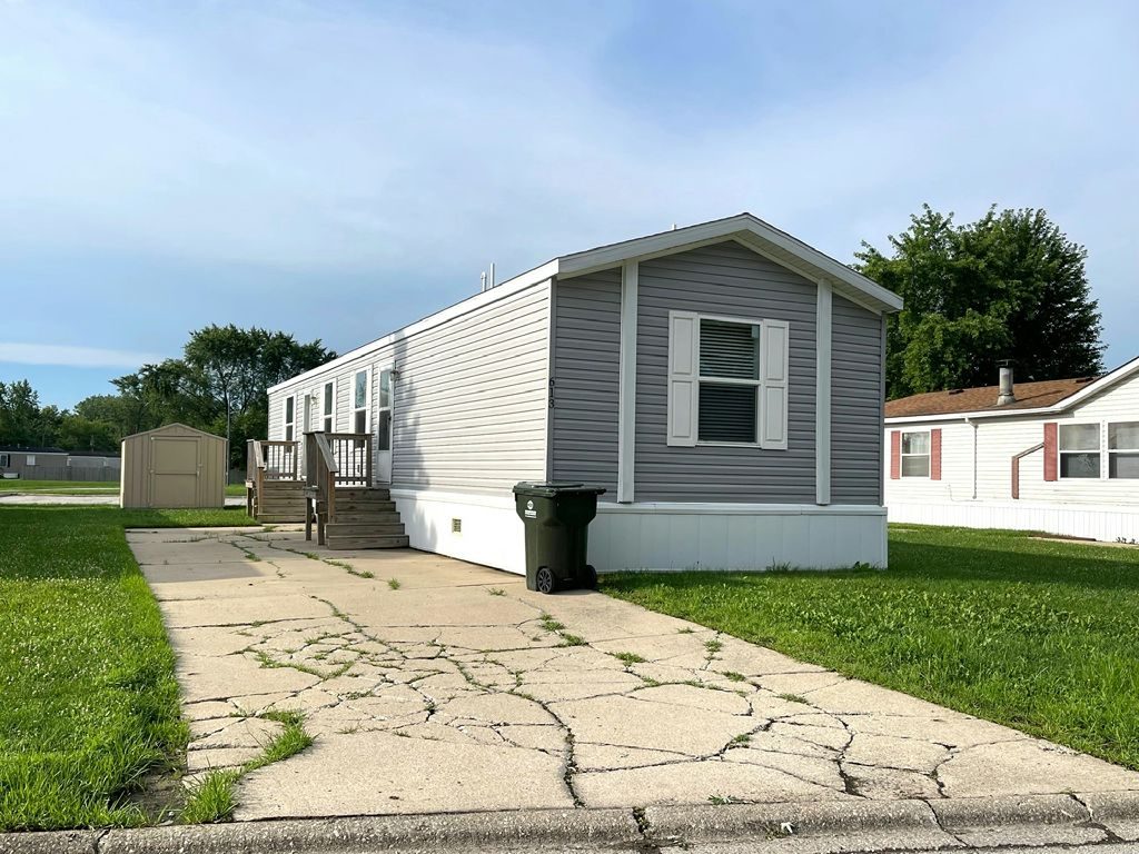 613 Linda Lane Lynwood, IL 60411
