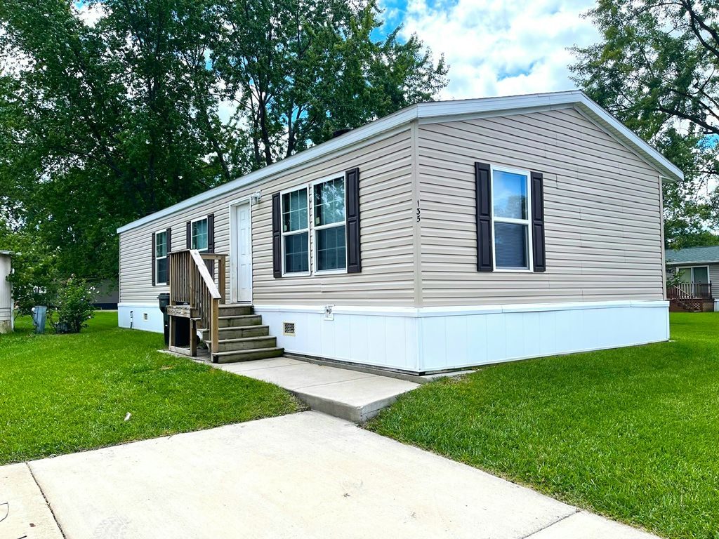 135 Brenta Court Lynwood, IL 60411