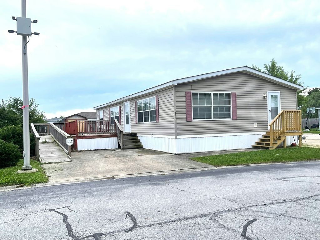 419 Geneva Drive Lynwood, IL 60411