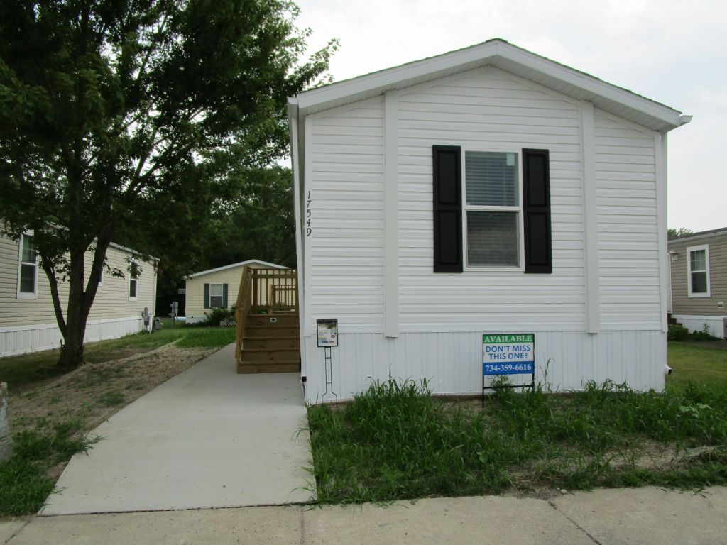 17549 Birch Street Brownstown, MI 48174