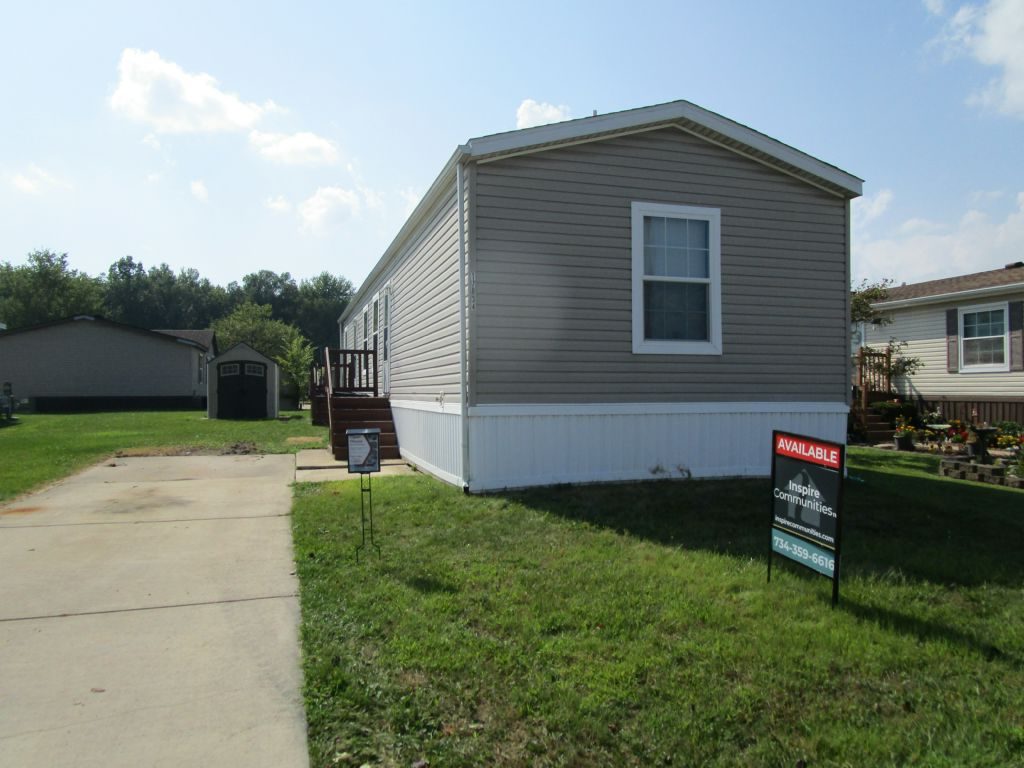 17834 Dennis Street, Brownstown, MI 48174