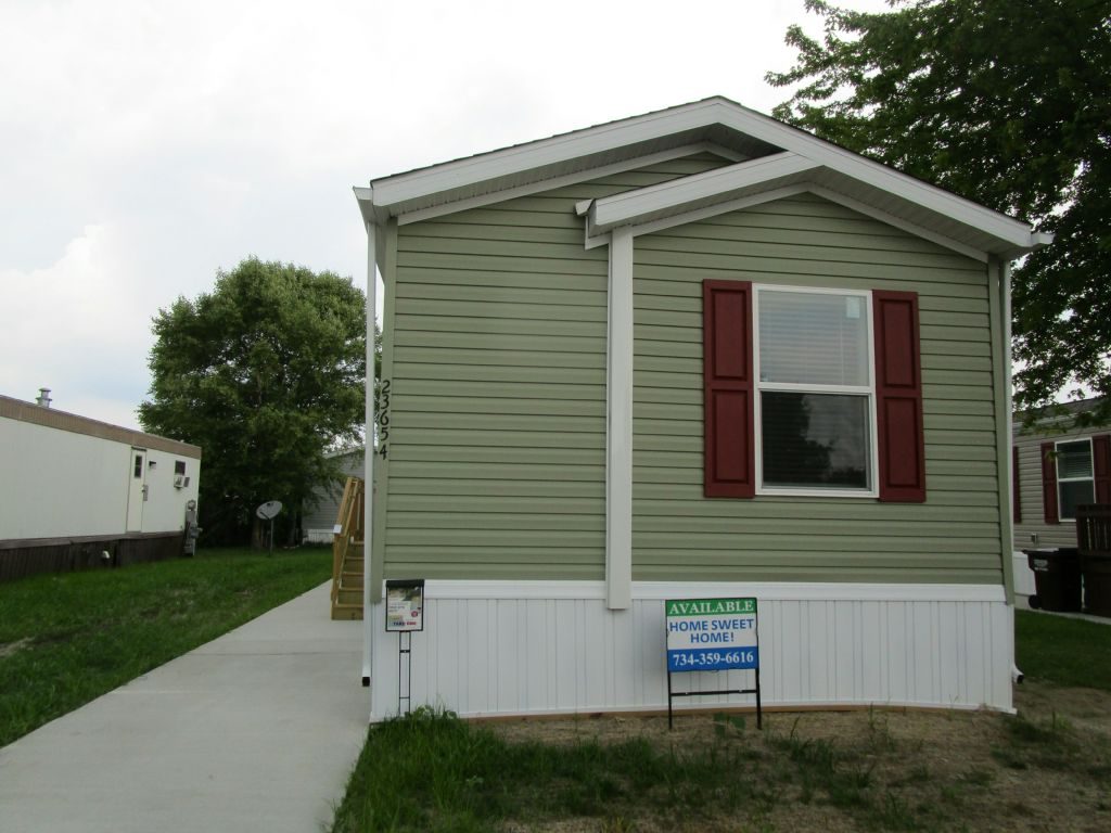 23654 Pine Drive Brownstown, MI 48174