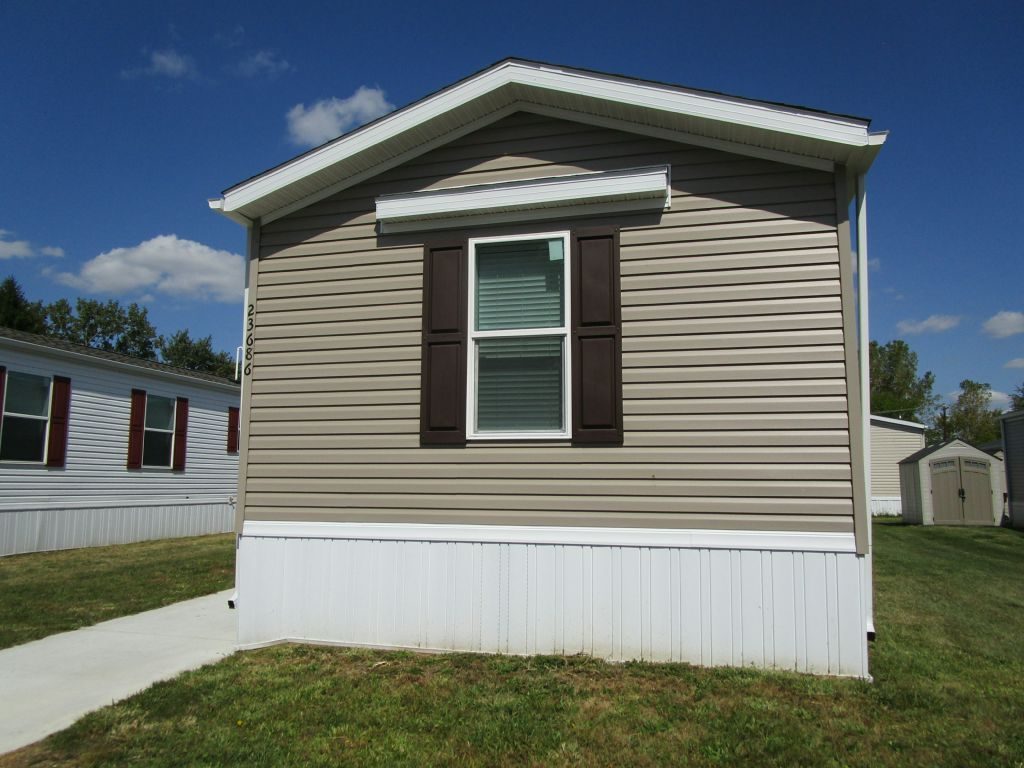 23686 Hickory Lane, Brownstown, MI 48174