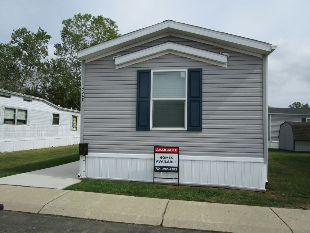 17262 Oak Grove, Brownstown, MI 48174