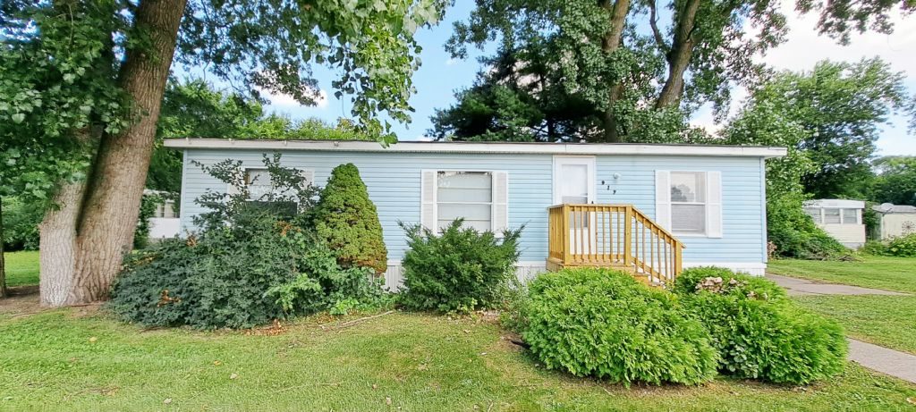 917 Victoria Circle Lynwood, IL 60411