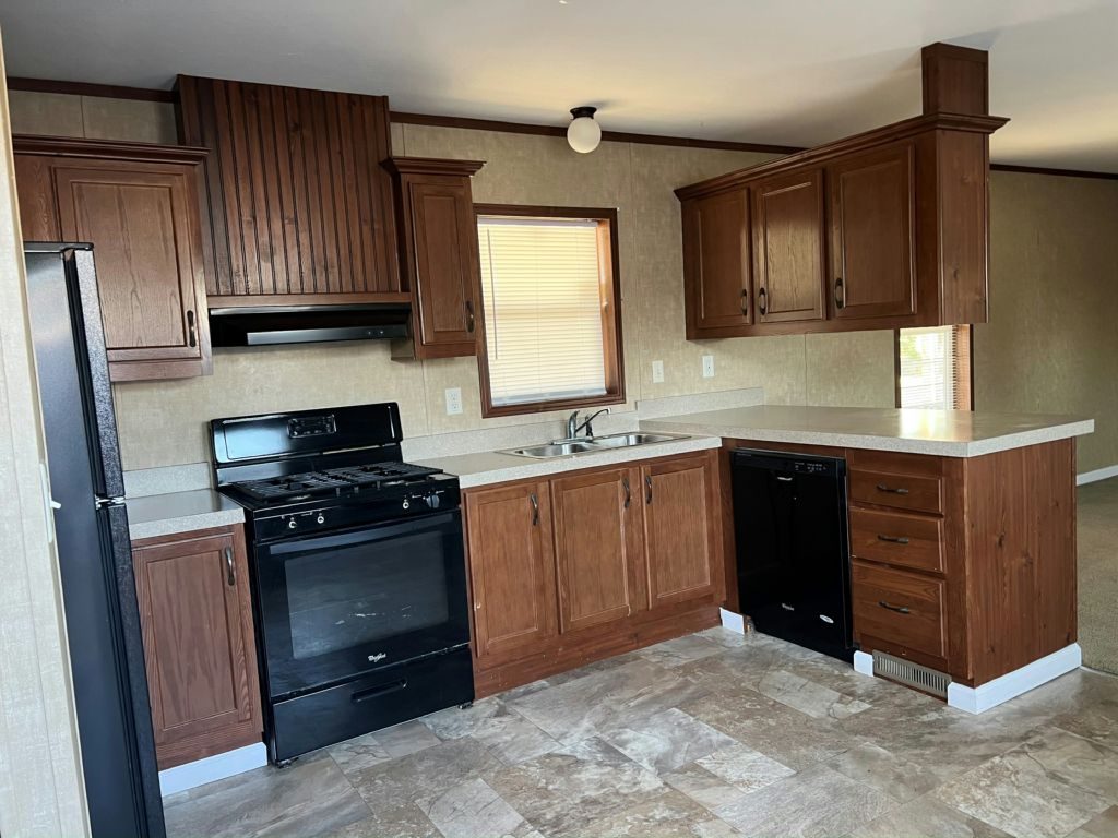 820 South Chinowth Road, #80, Visalia, CA 93277