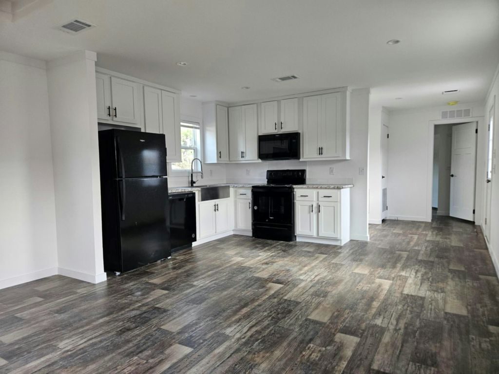 2708 MAVERICK Irving, TX 75060