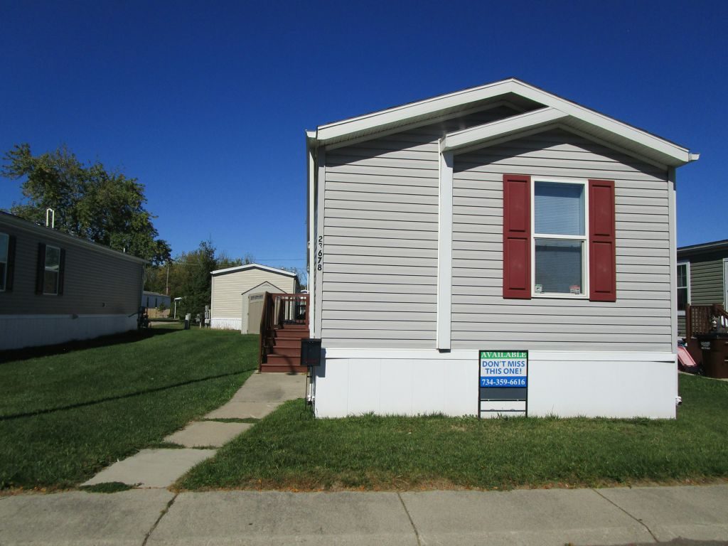 23678 Hickory Lane Brownstown, MI 48174