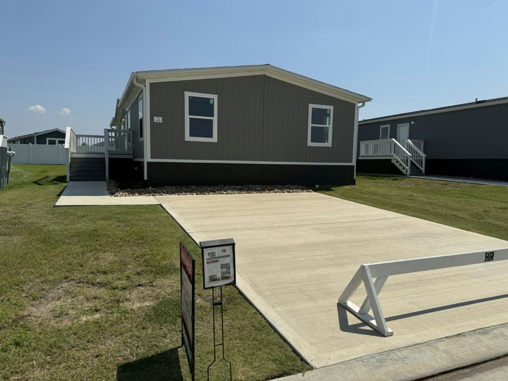 40 Open Range Trail, Willis, TX 77318