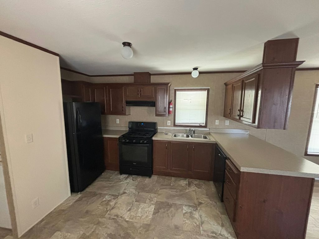 725 W. Thornton Avenue, #27 Hemet, CA 92543