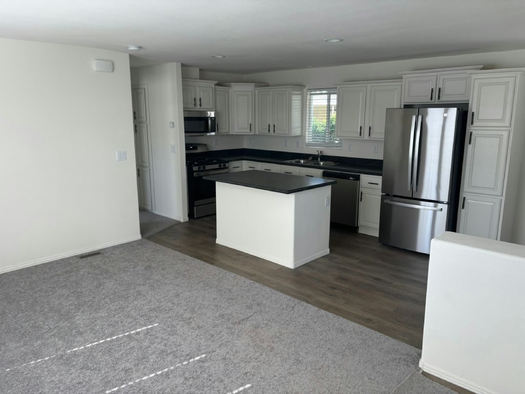 725 W. Thornton Avenue, #11 Hemet, CA 92543