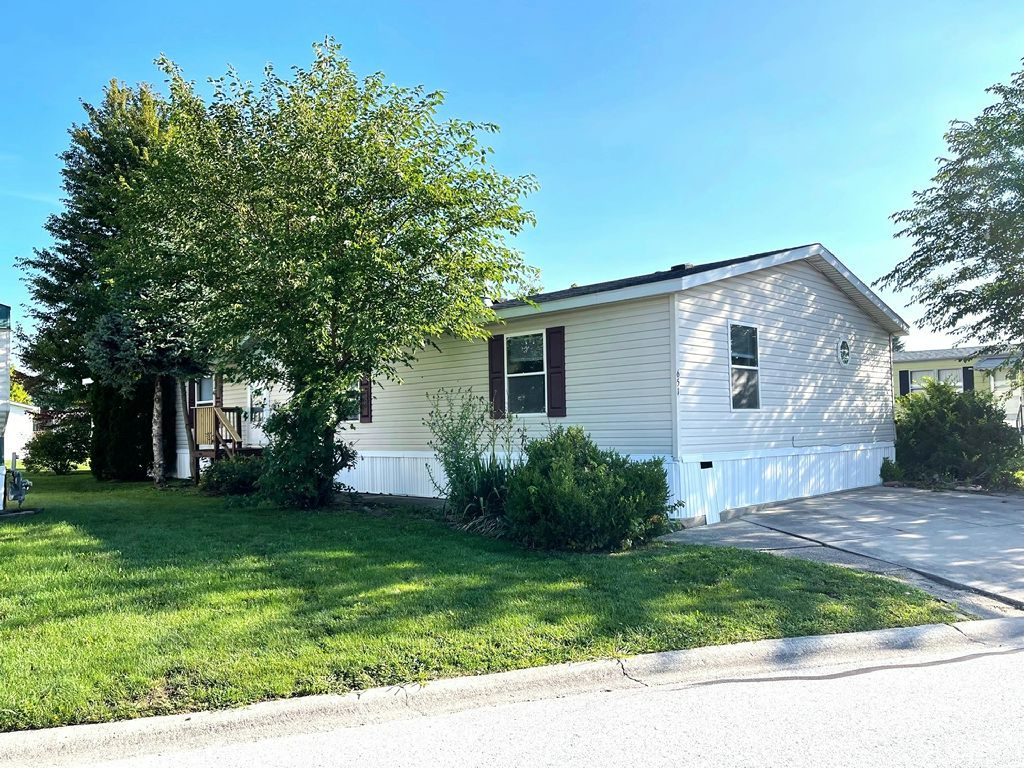 651 Colleen Drive Lynwood, IL 60411