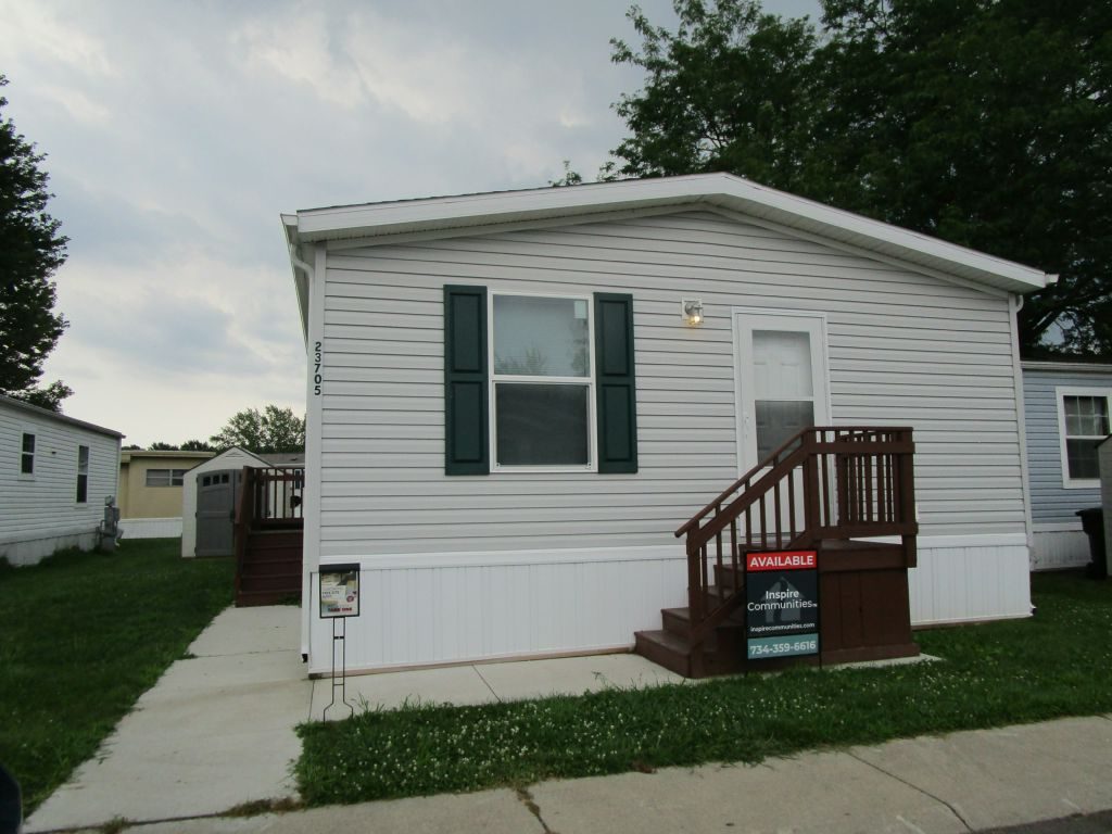 23705 Hickory Lane Brownstown, MI 48174