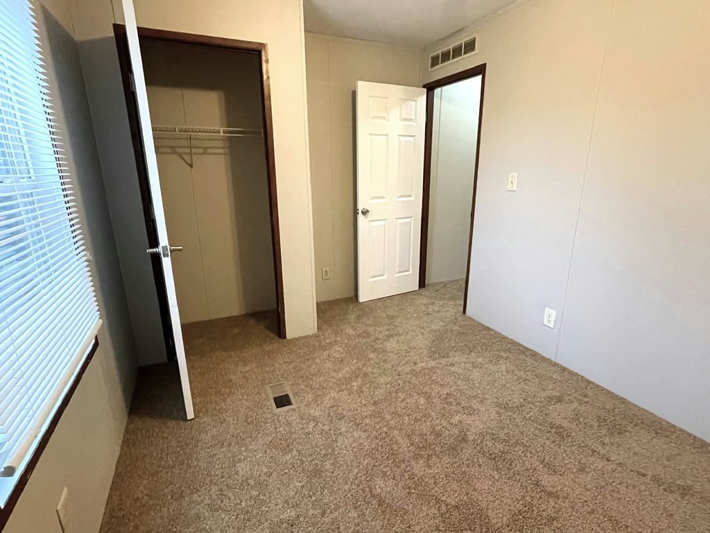 370 Linda Lane Lynwood, IL 60411