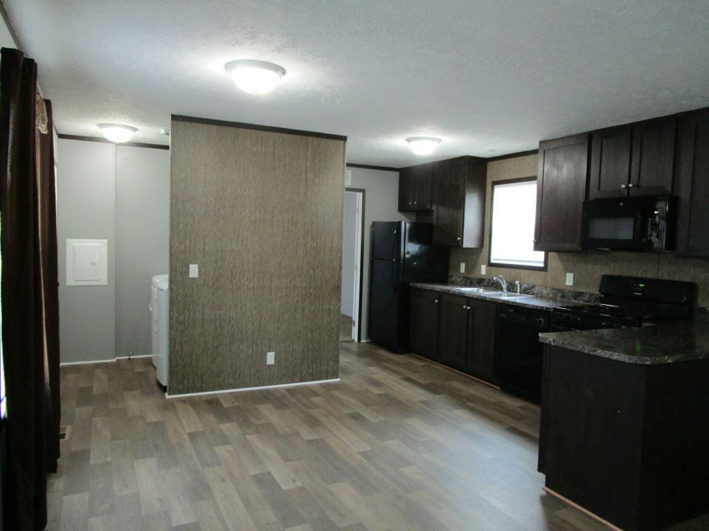 17324 Oak Grove Brownstown, MI 48174