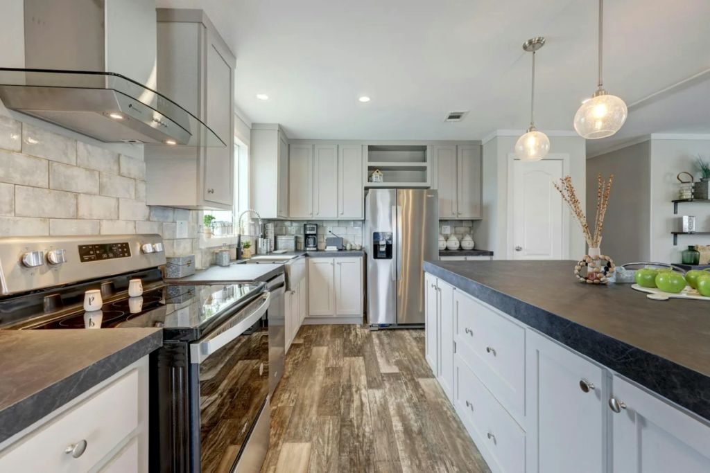 27 Bonnet Street, Willis, TX 77318