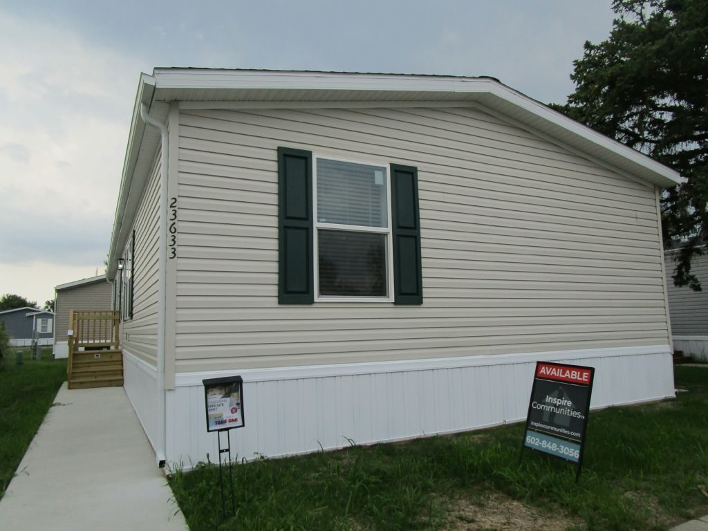 23633 Hickory Lane Brownstown, MI 48174