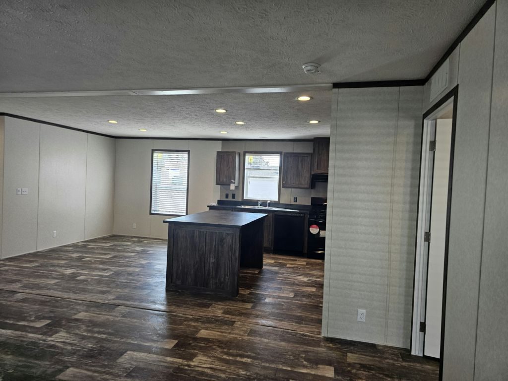 2525 County Line Rd., #184 Des Moines, IA 50321