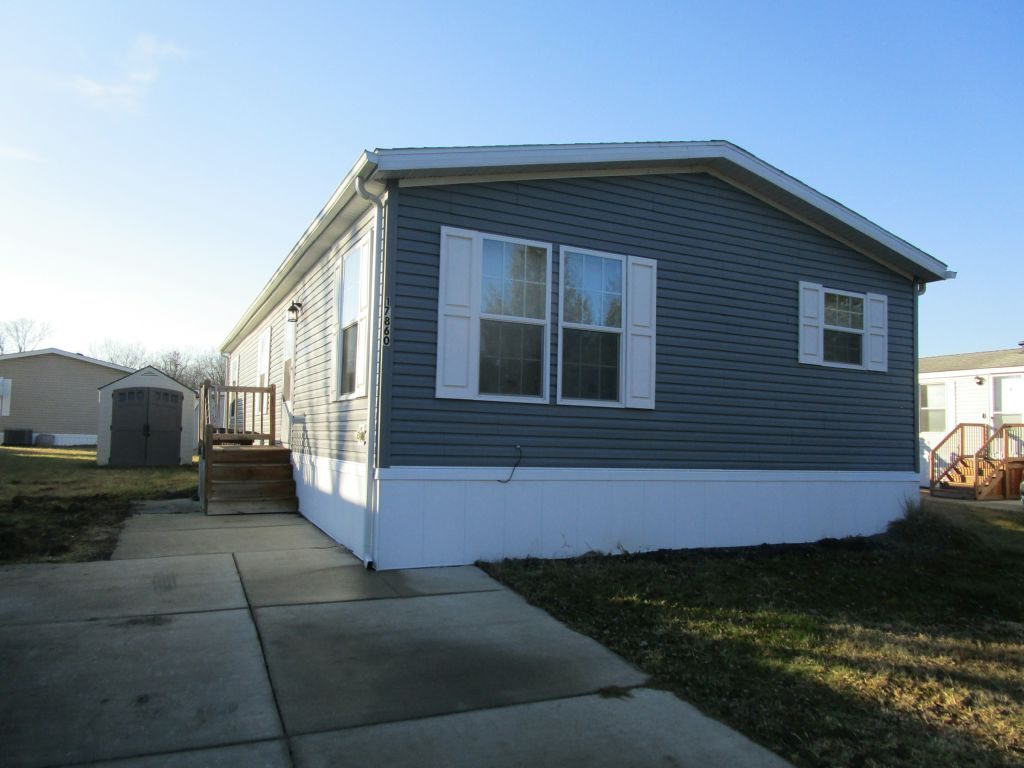 17860 Bagnoli Street Brownstown, MI 48174