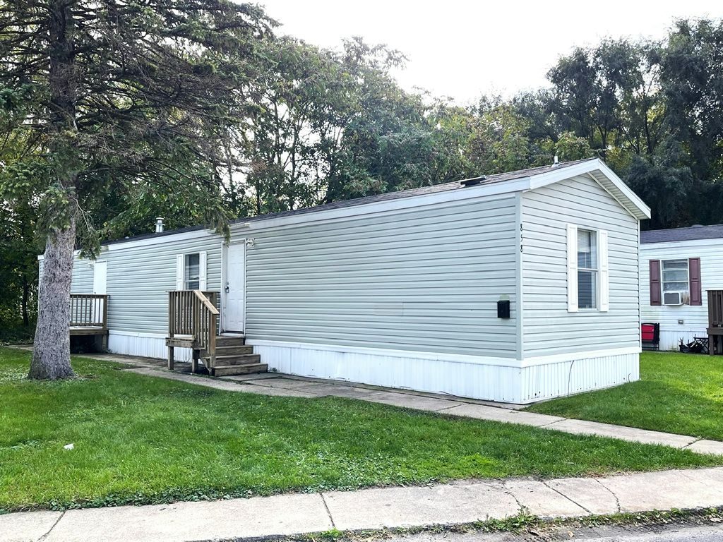 858 Valerie Drive Lynwood, IL 60411