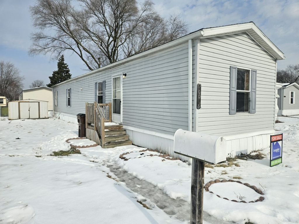 26016 Gary St  #63 Taylor, MI 48180