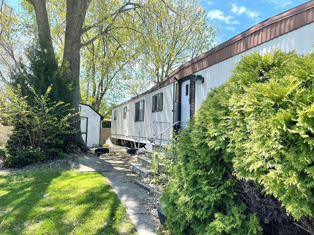 588 Colleen Drive Lynwood, IL 60411