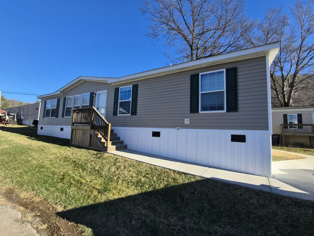 115 Boggs Mtn. Loop, Elliston, VA 24087