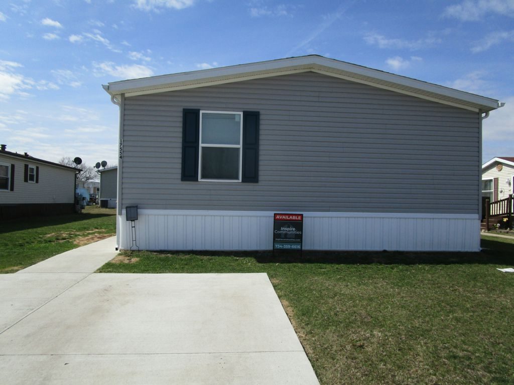 17554 Cherry Street, Brownstown, MI 48174