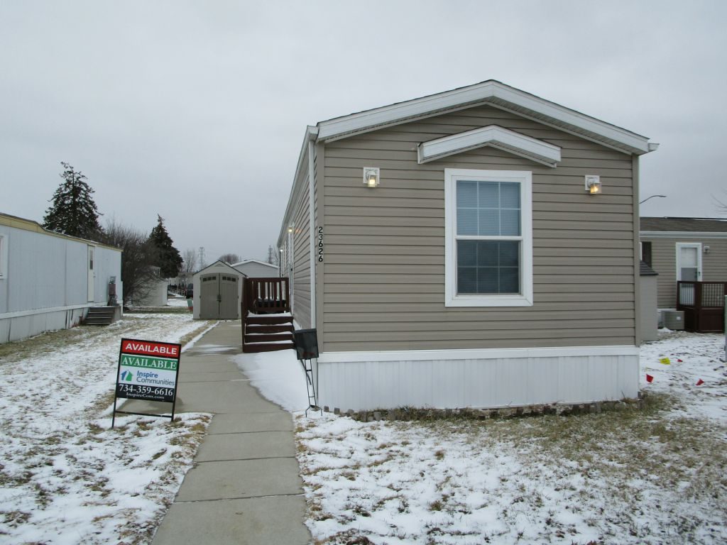 23626 Valley Drive Brownstown, MI 48174