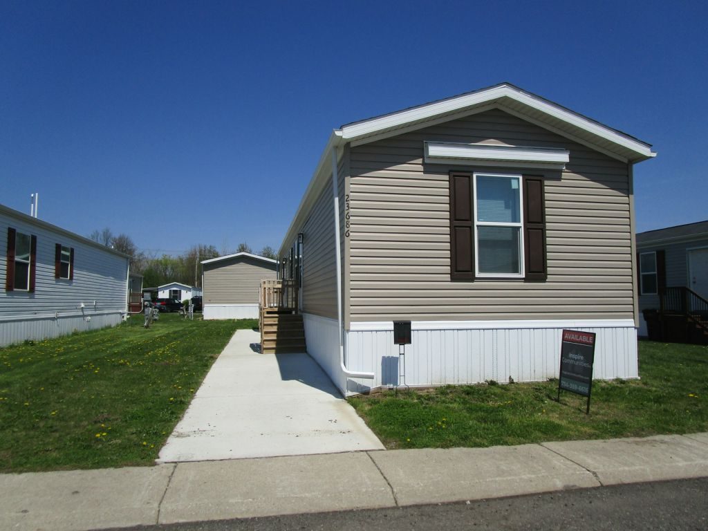 23686 Hickory Lane Brownstown, MI 48174