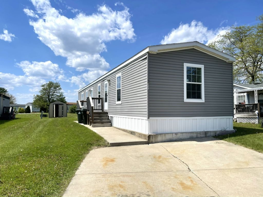 437 Alanna Lane Lynwood, IL 60411