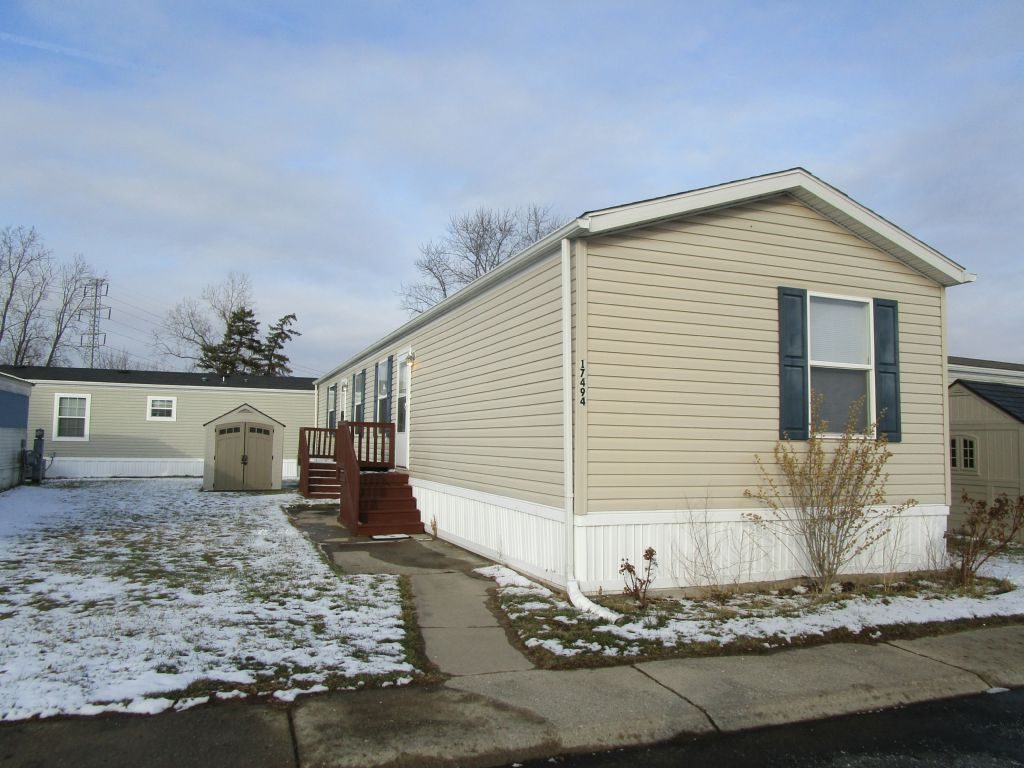 17494 Willow Grove Brownstown, MI 48174